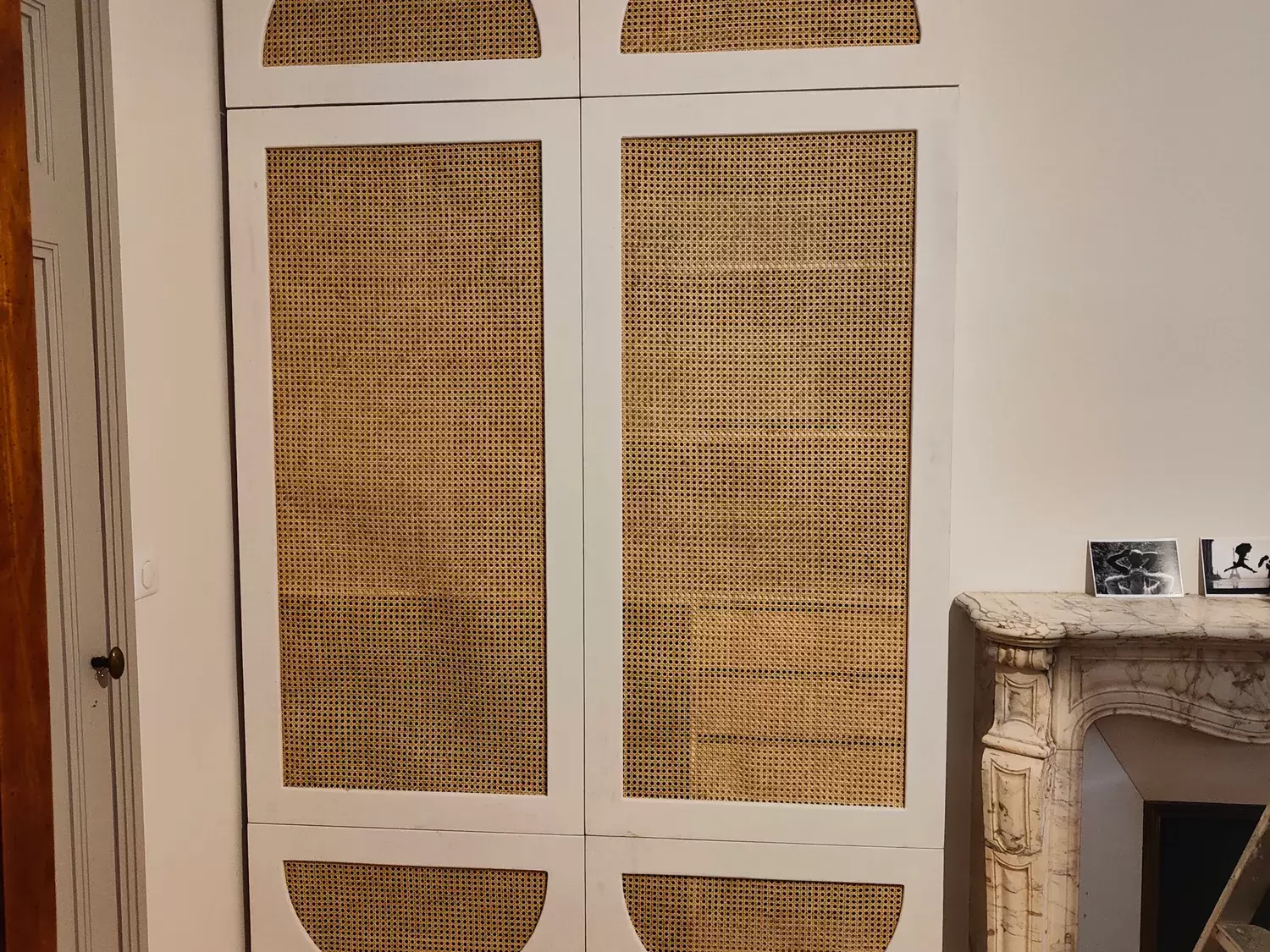 Dressing en cannage autour d'une cheminée — Avignon (84)