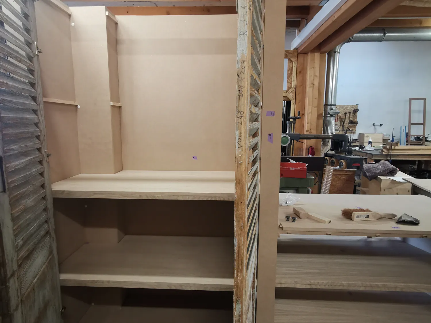 Dressing à portes en volets anciens — Avignon (84)