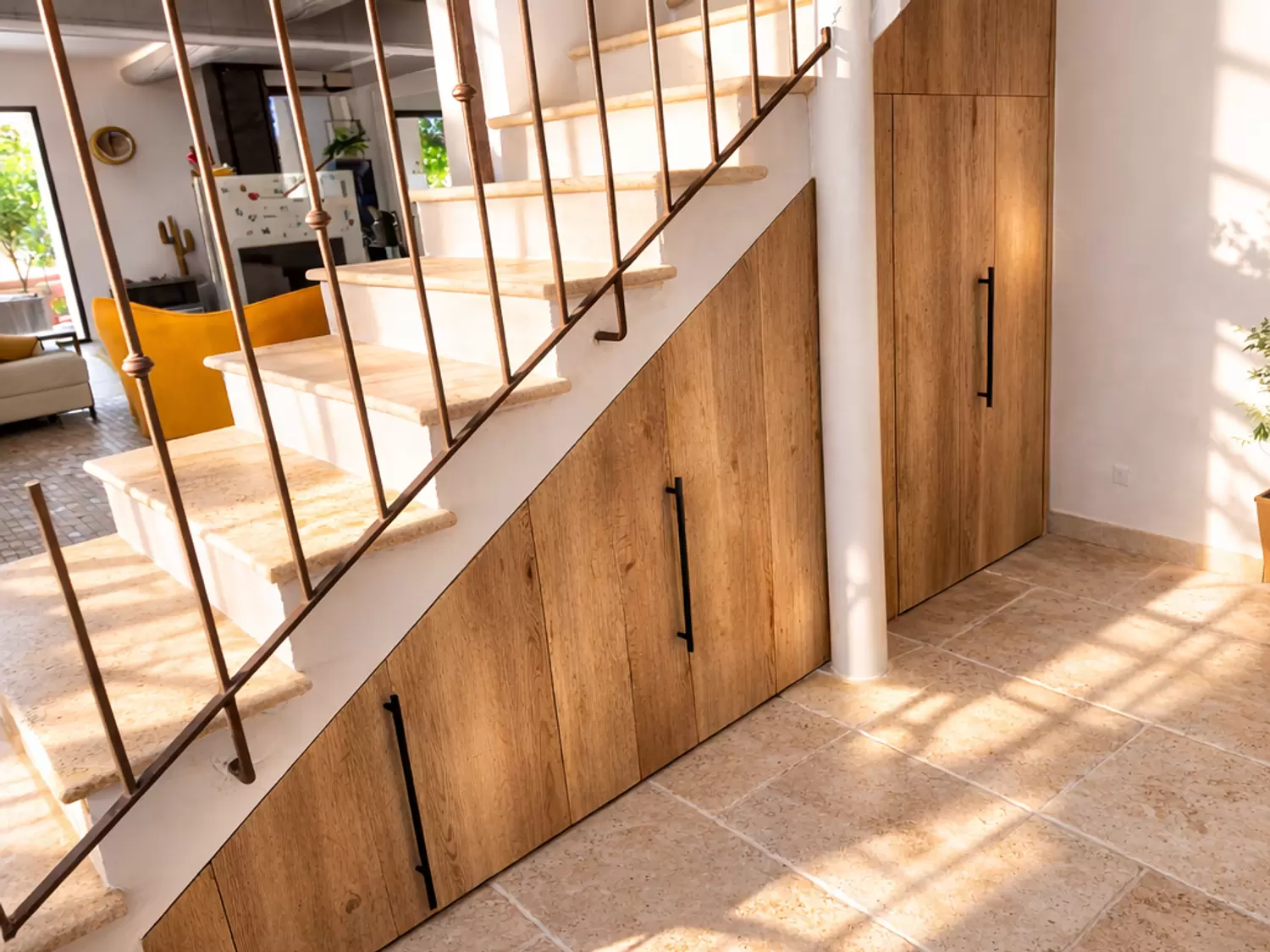Meuble sous escalier — Châteaurenard (13)