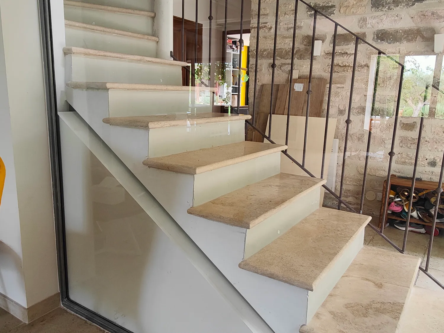 Meuble sous escalier — Châteaurenard (13)