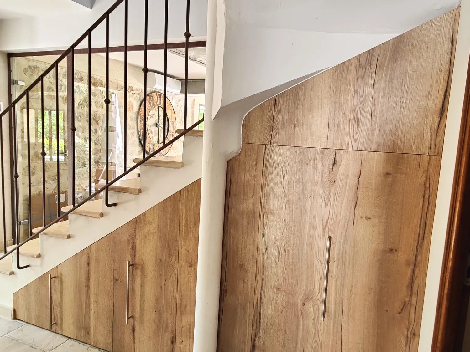 Meuble sous escalier — Châteaurenard (13)