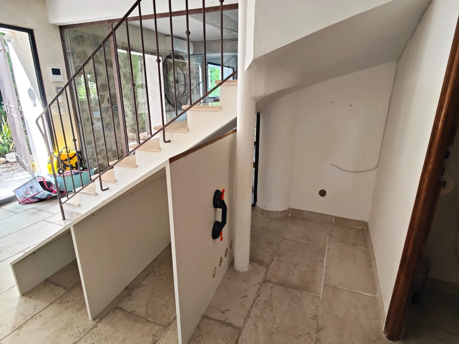 Meuble sous escalier — Châteaurenard (13)
