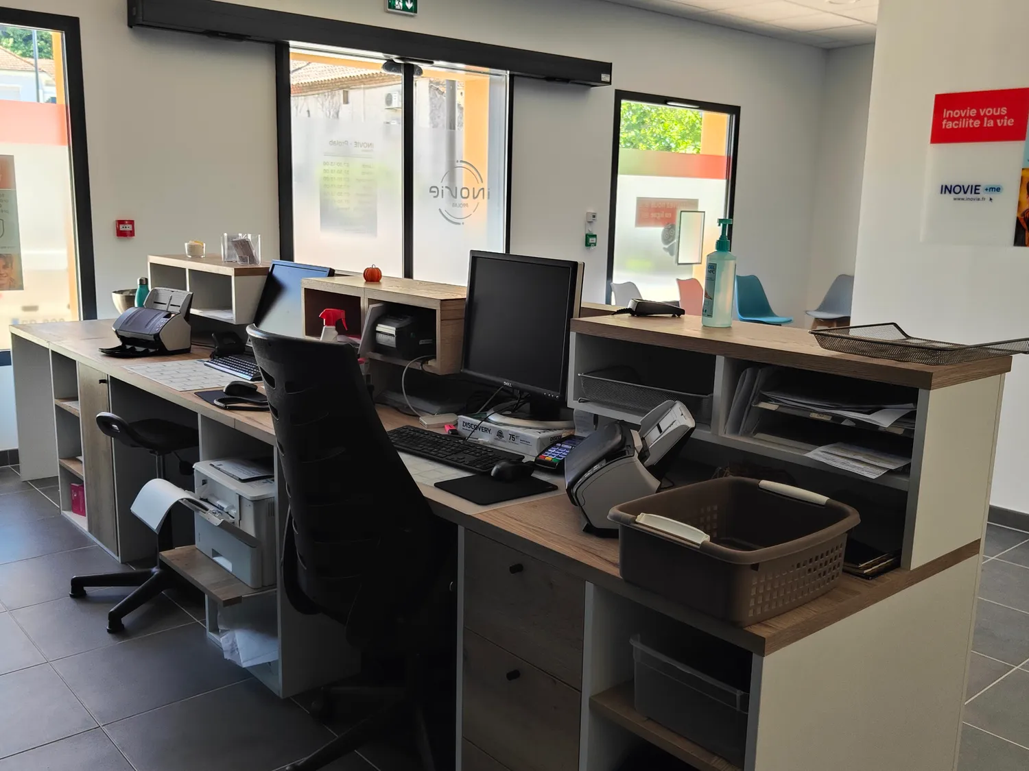 Banque d'accueil de laboratoire — Piolenc (84)