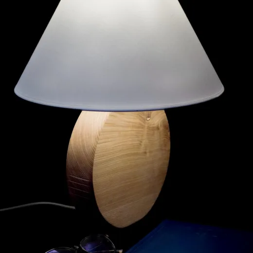 Lampe à poser en frêne massif artisanale