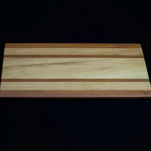 Planche de présentation artisanale en chêne massif et sipo