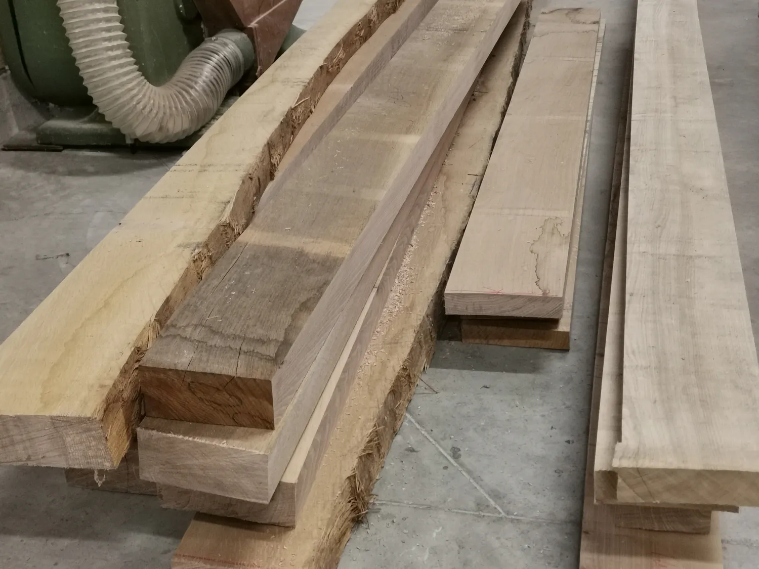 Table live edge en chêne massif — Montpellier (34)