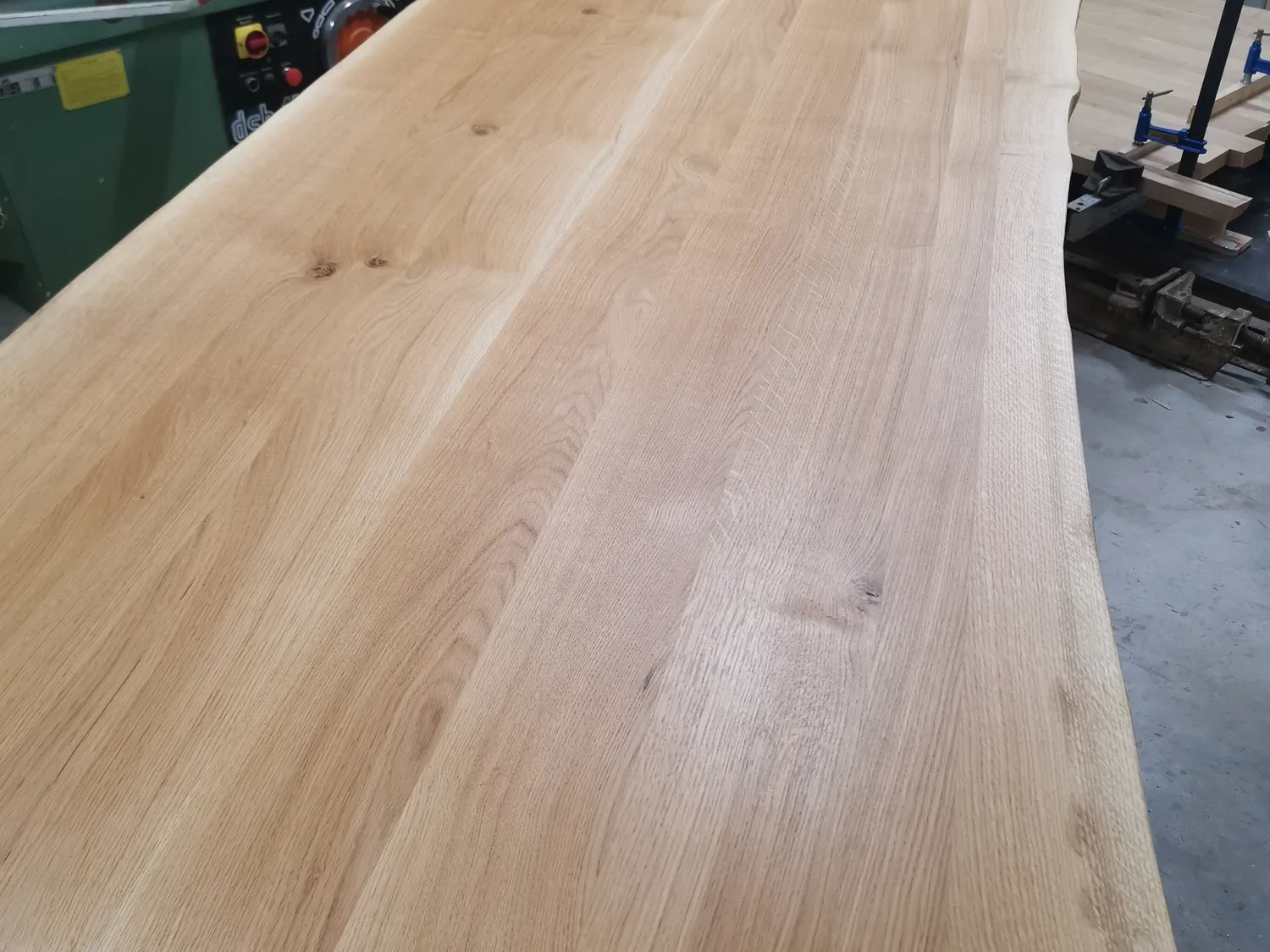 Table live edge en chêne massif — Montpellier (34)