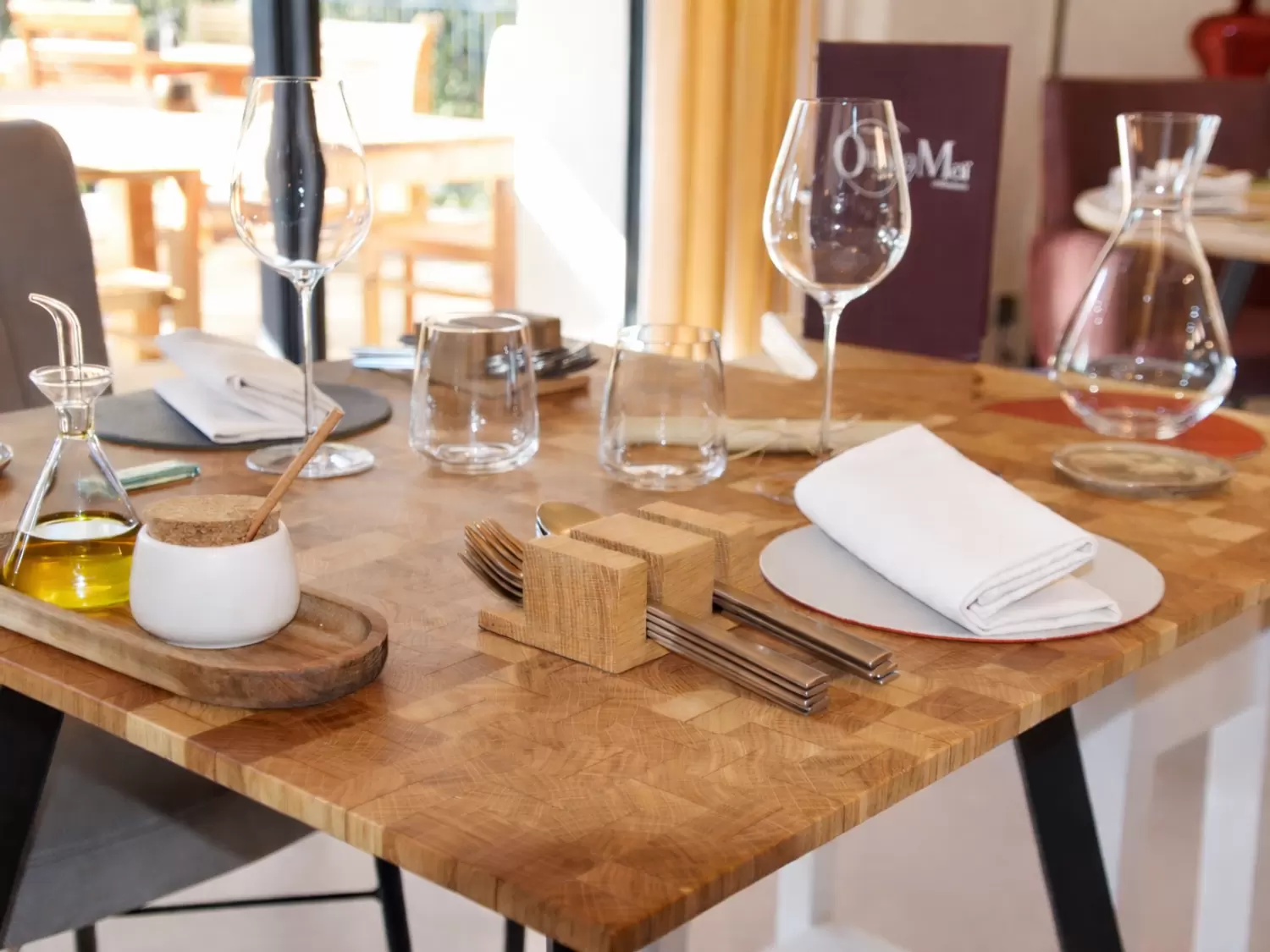 Tables de restaurant semi-gastronomique — Saint-Maximin (30)
